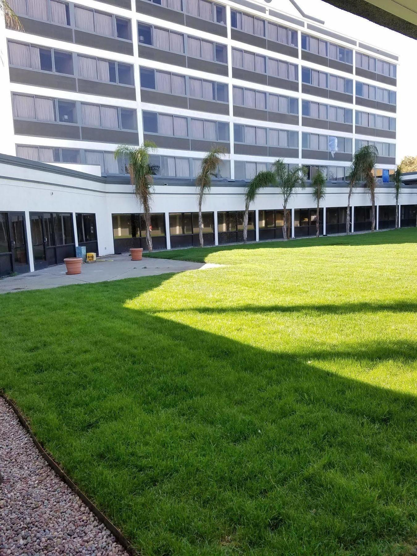 Radisson Hotel Oakland Airport Exterior photo